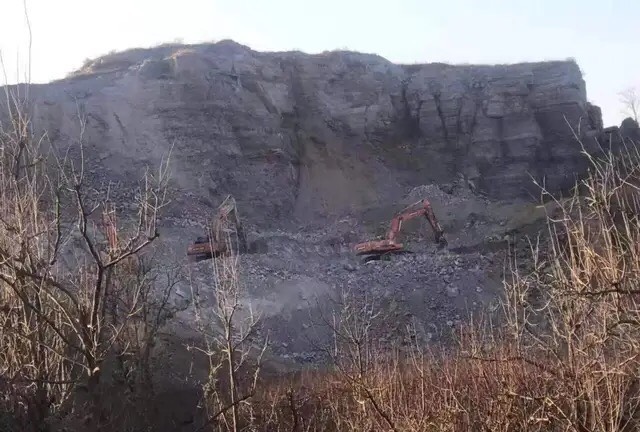 河北满城:开山采石有合法手续吗