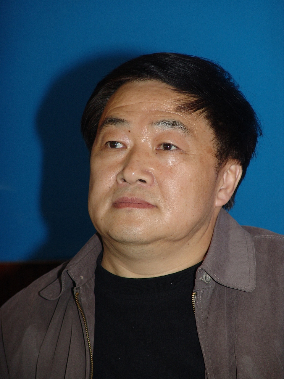 王卫国说,八八年吧,我演了两个角色,一个是玉皇大帝,一个是白象,一共