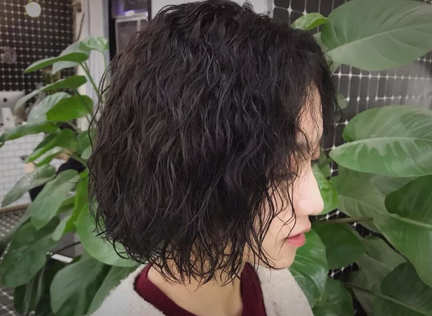 你的发型已过时,"齐下巴烫",让你2019变美变时髦