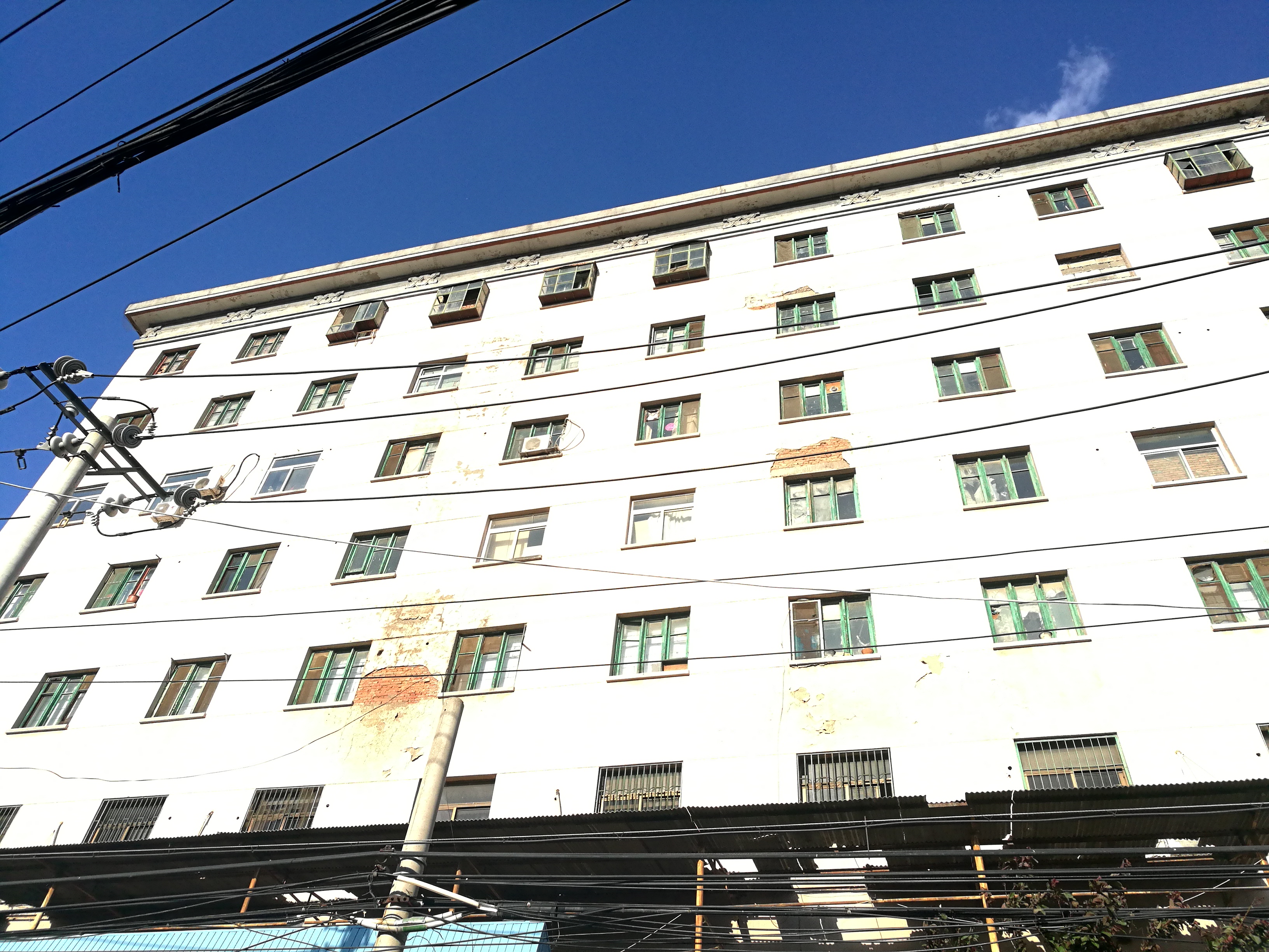 解析有鬼楼之称的北京福绥境大楼:一半以上废弃,居民照常生活