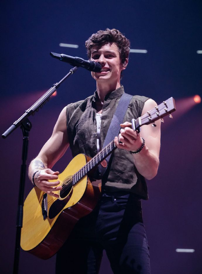 shawn mendes,在伯明翰市巡演,穿馬甲背心的蒙德酷帥酷帥的!