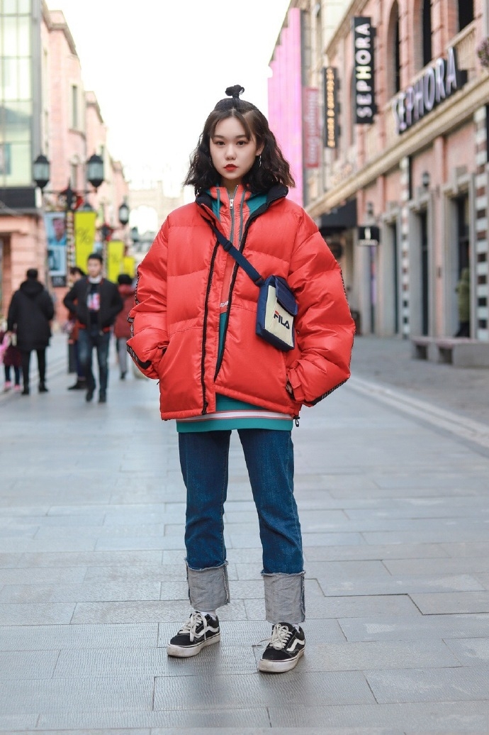 街拍路人,冬日简约又耐看的穿搭,精致的小姐姐在搭配上都很细致