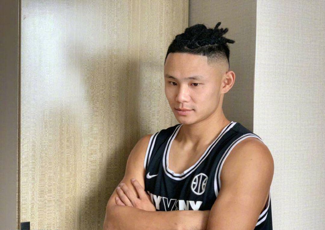 哈登中国行,吴悠在自己球馆被轰,杨舒越:教育不够别给主子摸黑