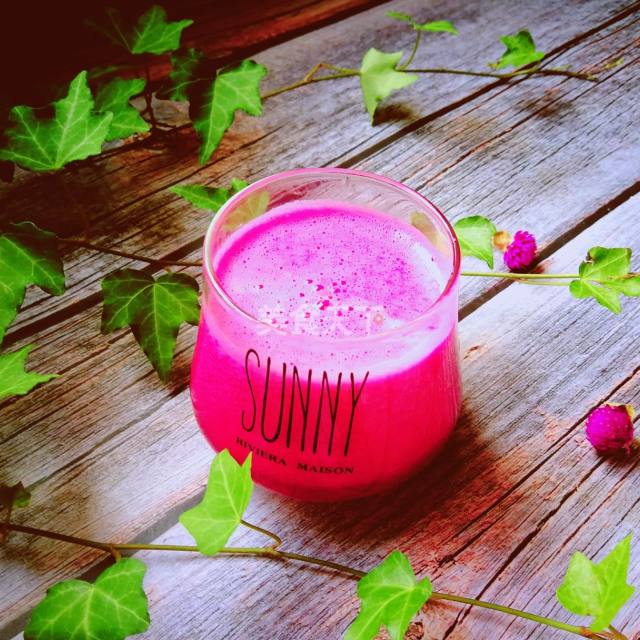 火龙果橙汁,色泽艳丽,酸甜冰爽的夏日饮品