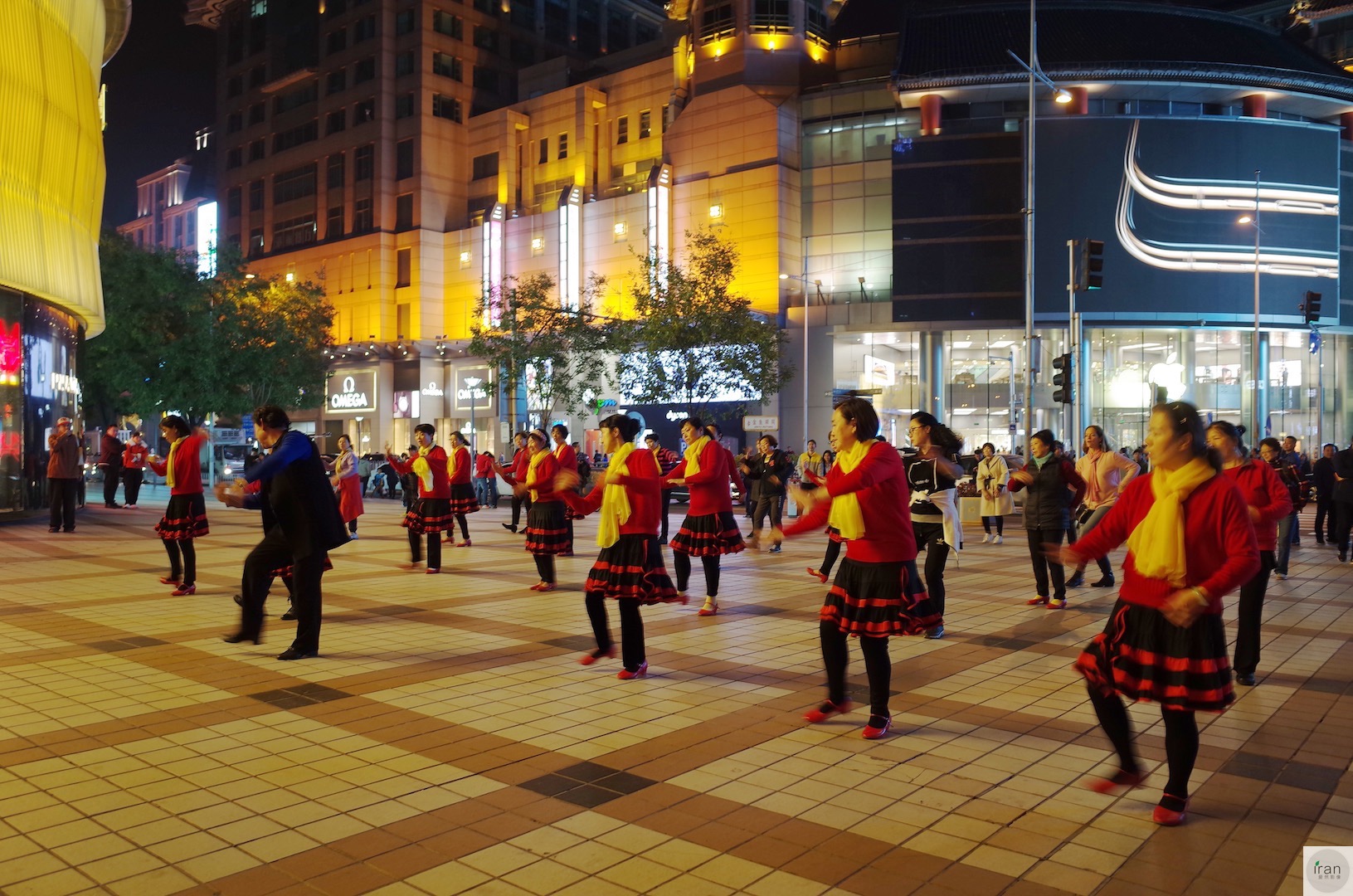 晚上跳广场舞图片大全图片