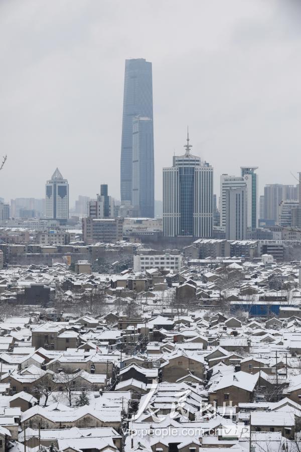 江苏镇江:农历新年首场降雪