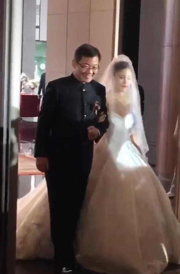 大兵老婆的照片图片