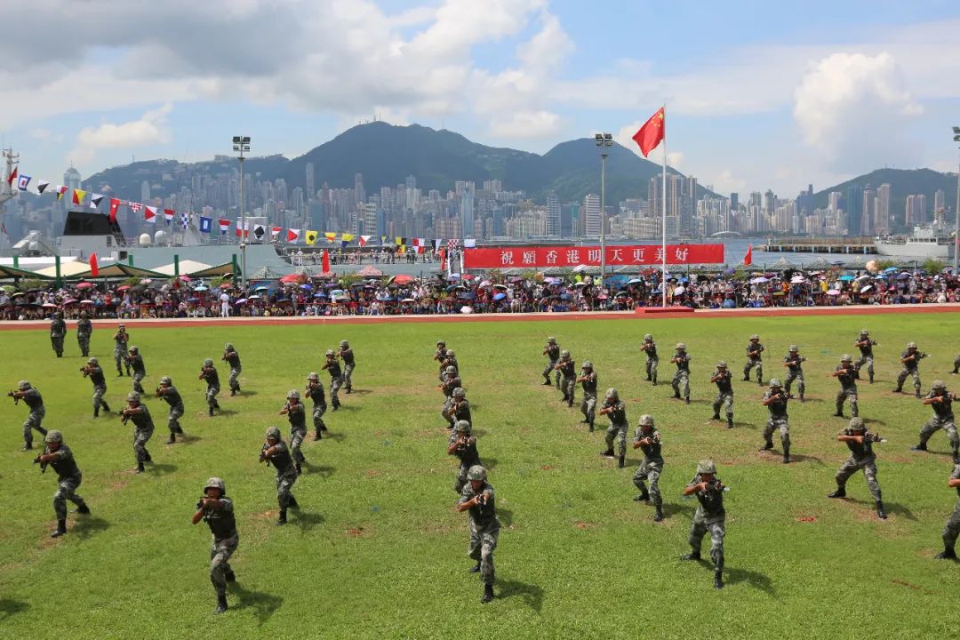 曾经刷屏的暖心一幕来自于这里!今天,让我们走近这支驻港部队