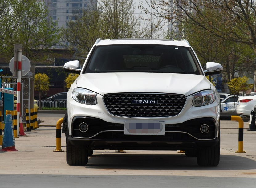 君马meet3外观比较潮流,内饰高端炫酷,从内到外都很受欢迎