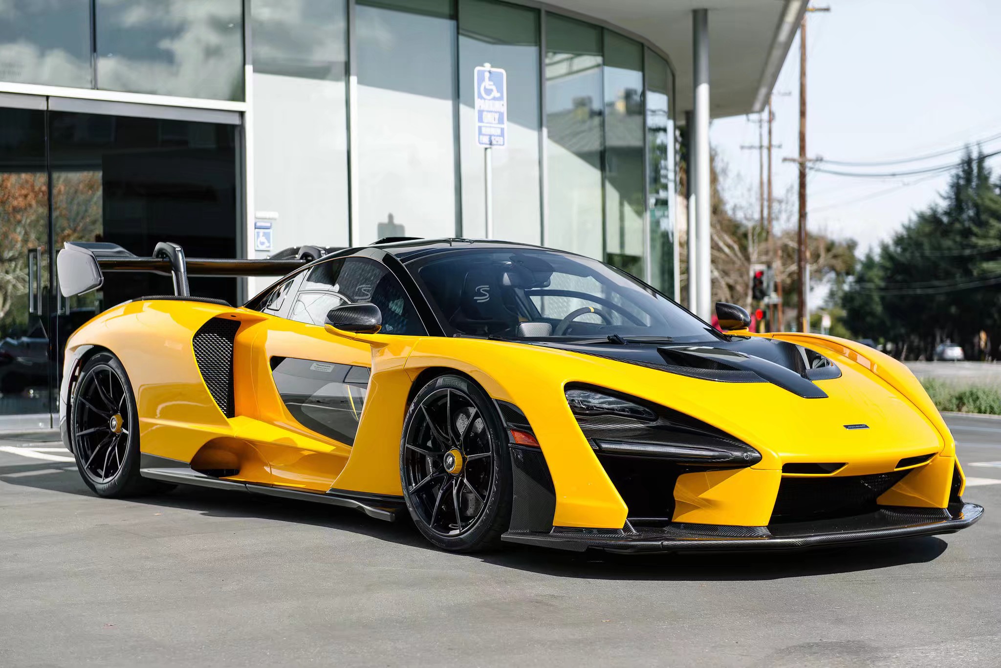 笑脸杀手—迈凯轮黄色系列