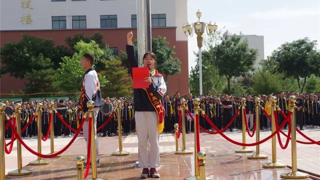静宁二中举行2019年秋季学期第一周升国旗仪式