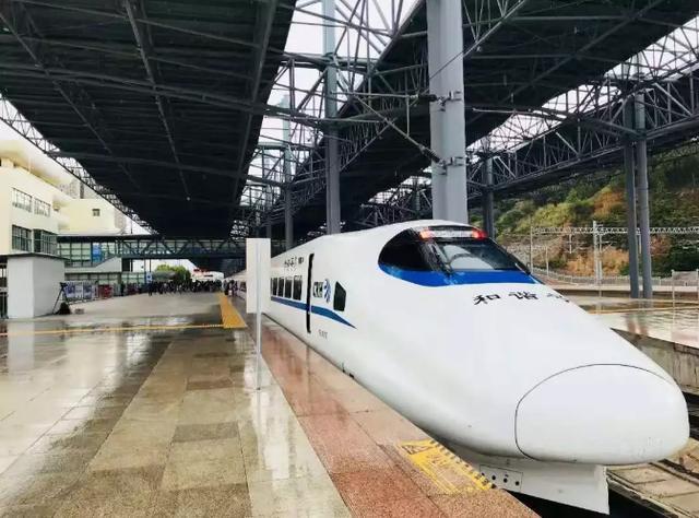 昆明至丽江高铁即将正式通车,三个小时到达,游遍向往的世外桃源