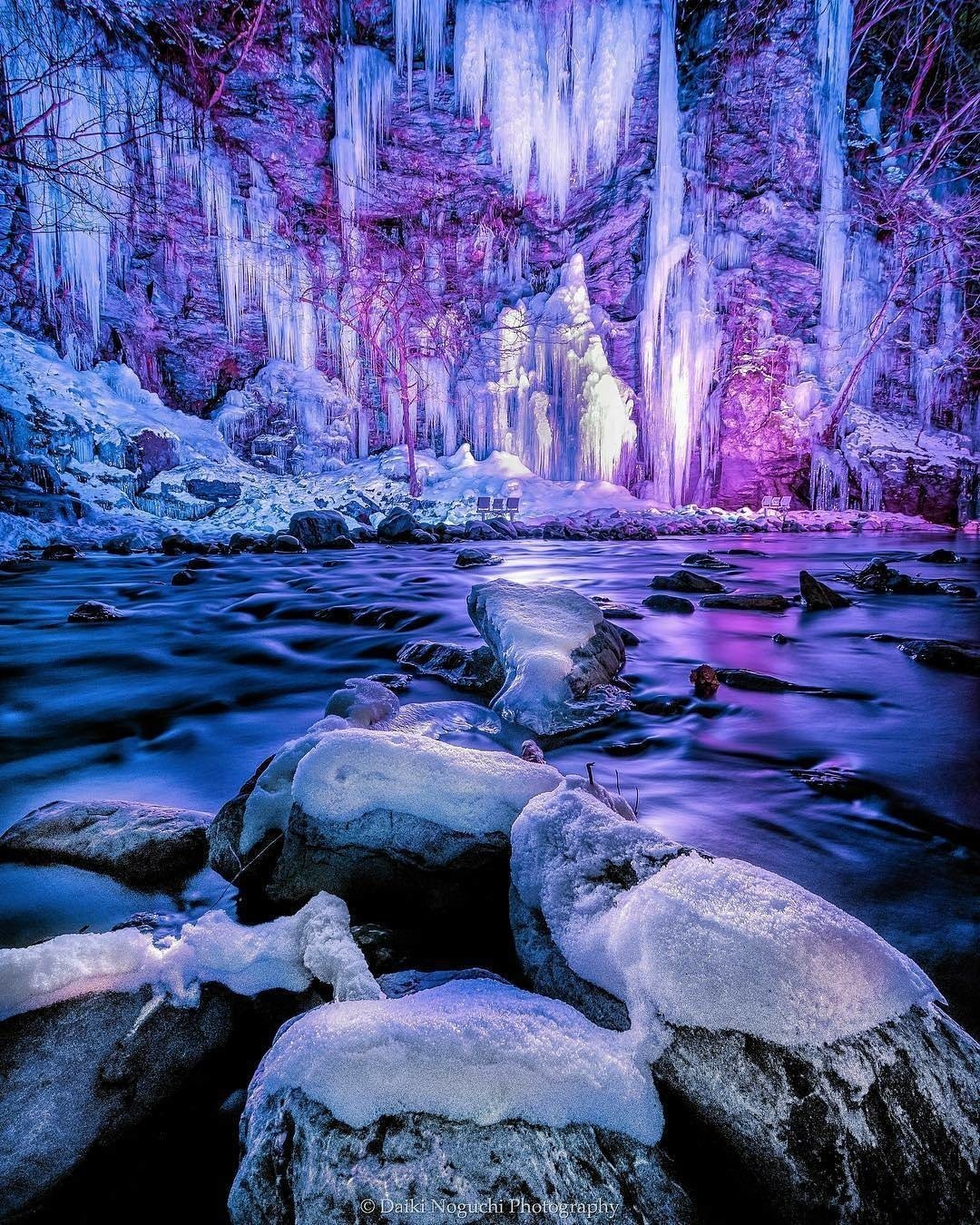 50米宽的巨型冰柱!百年难得一见的冬季奇观