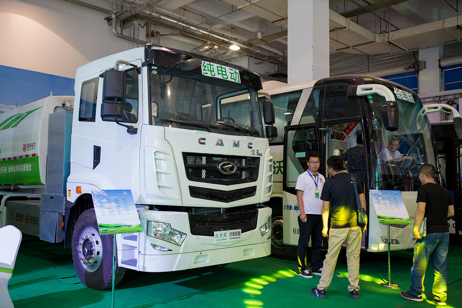 【四川首次实现49吨级氢能重型卡车交付投运】7月18日,采用由东方电气