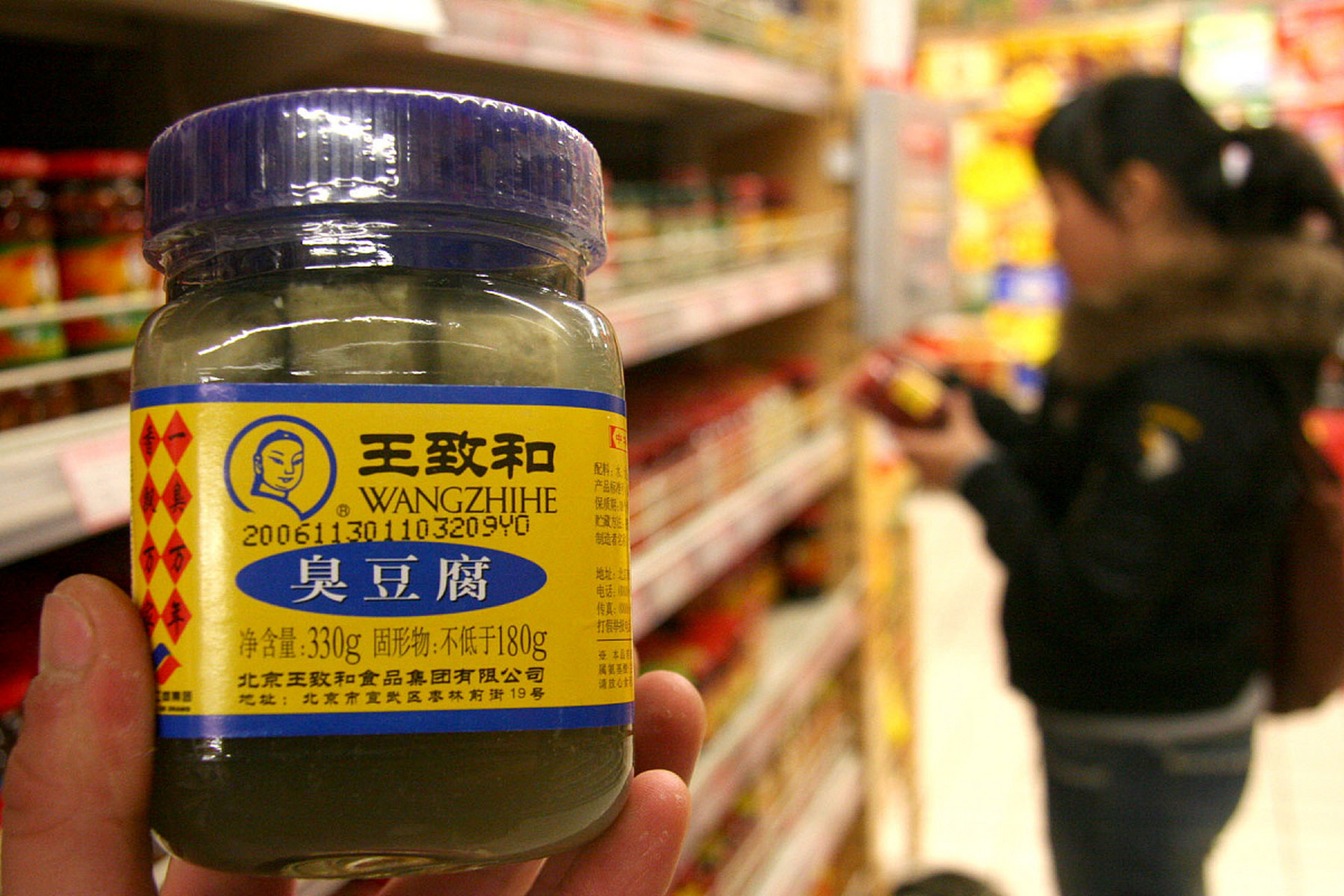 王致和臭豆腐是老北京的传统小吃,属于豆腐乳的一种.