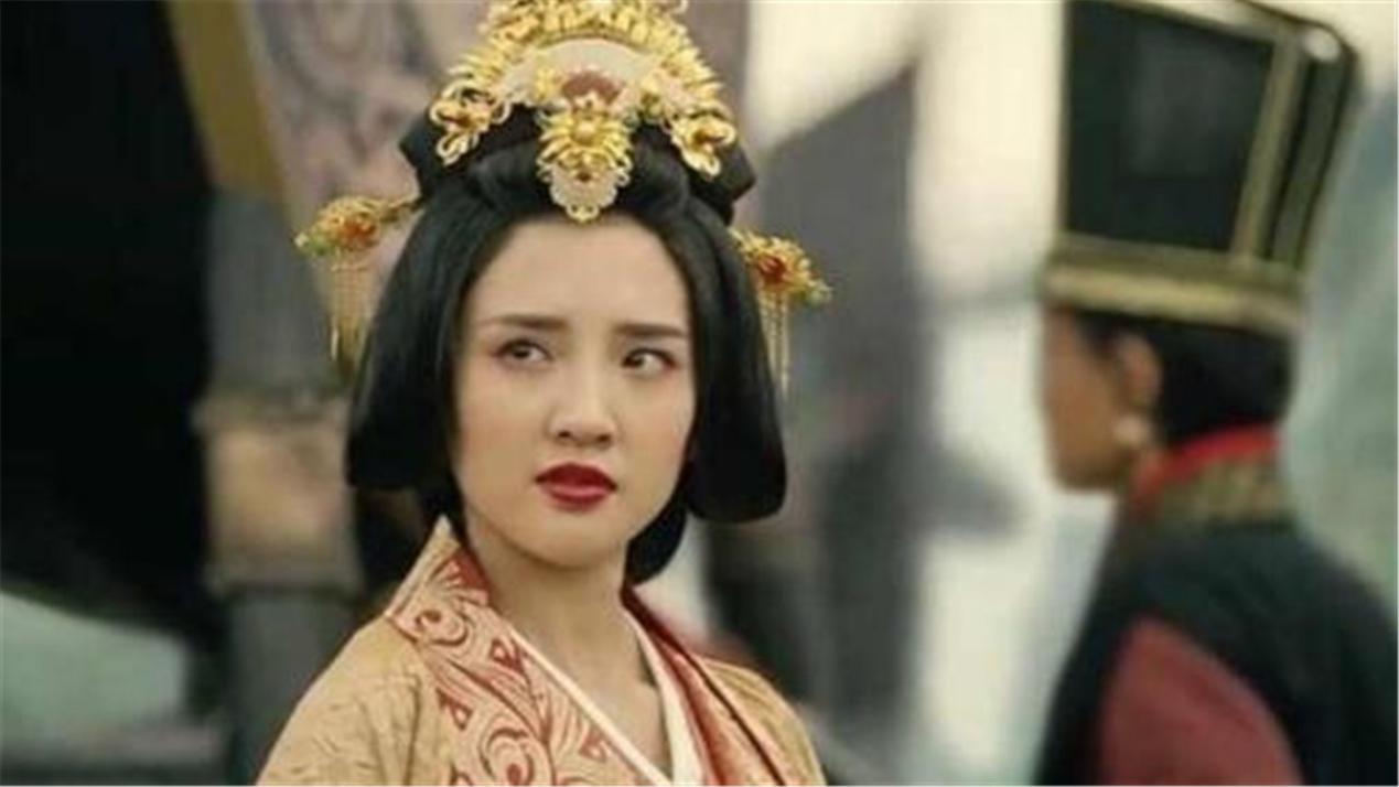 甄宓被曹丕赐死时,曹丕为何将她"以发掩面,口中塞糠"入葬?