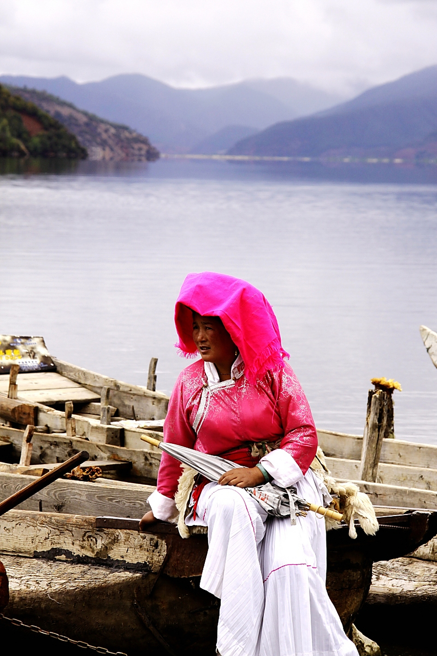 泸沽湖畔居住的纳西族摩梭人,婚姻独特,风俗独特,家家之主,皆为女性