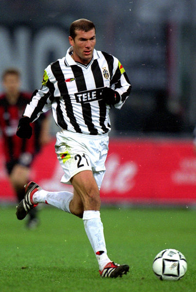 今日焦点:齐达内|斯科尔斯:执教曼联对齐达内而言是完全不同的工作