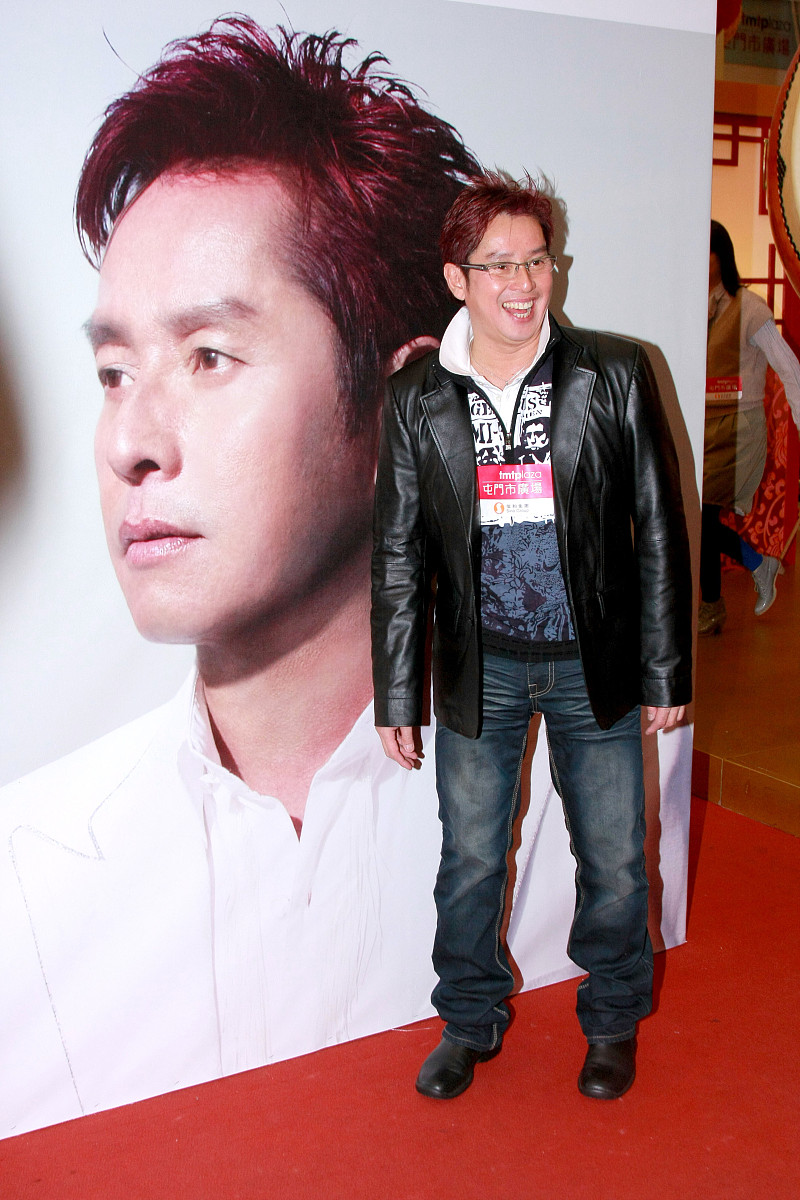 谭咏麟突然道歉,引发全网热议!这位乐坛天王究竟为何道歉?