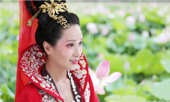 刘忻,2011年《快乐女声》全国季军,她在《美人制造》中饰演脱不花.