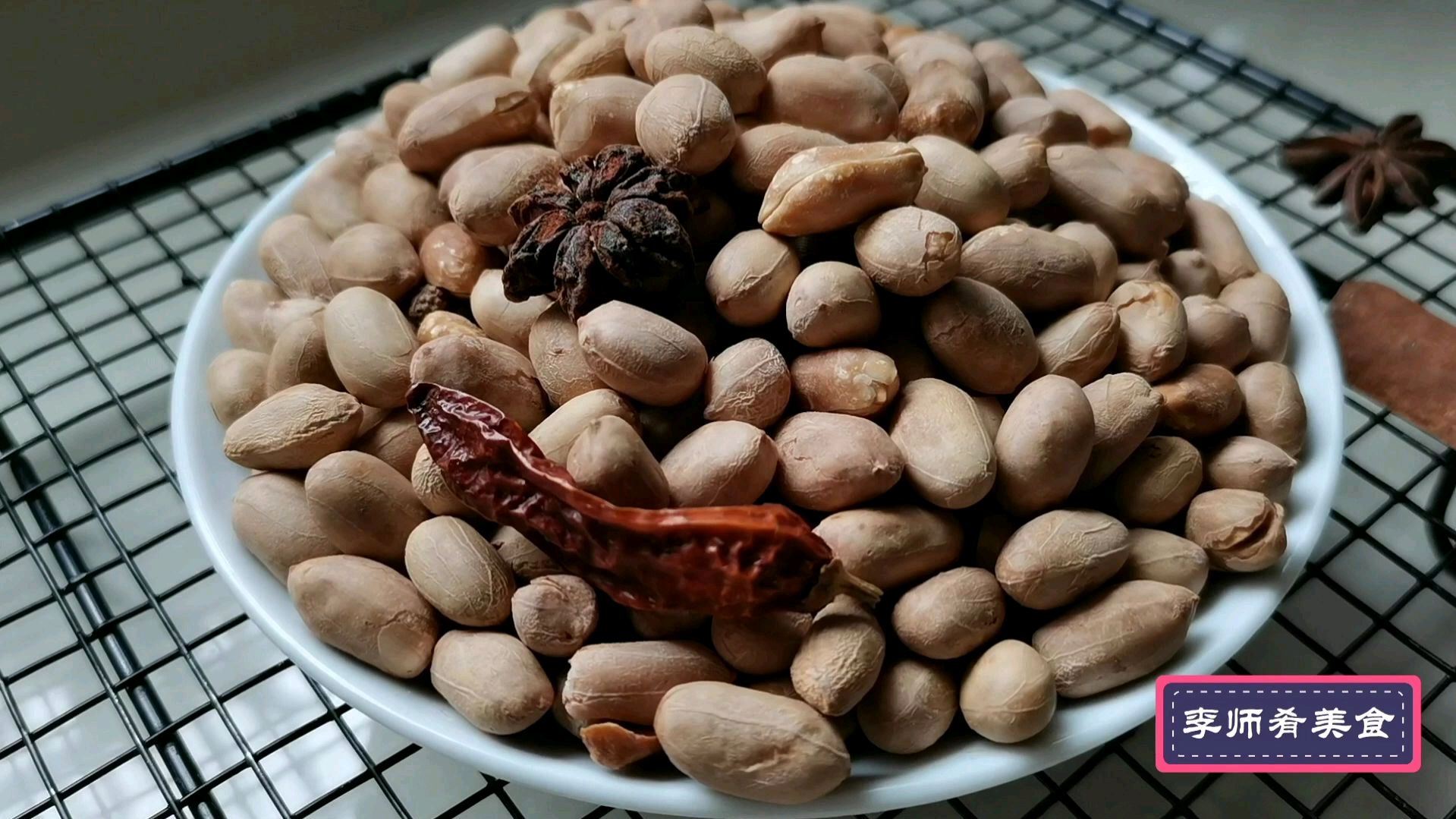 花生米怎么炒更好吃?请看我的制作过程,吃起来口感非常酥脆