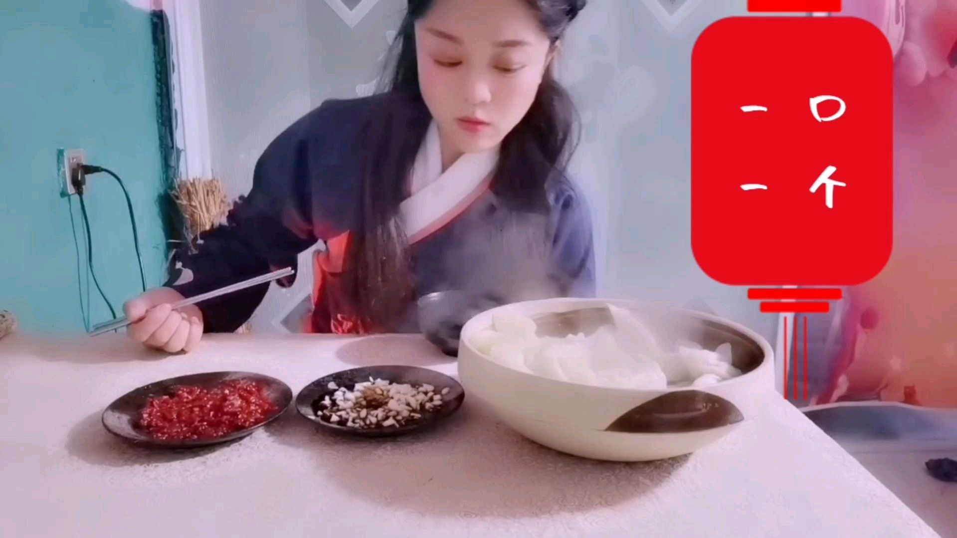 东北大酸菜包的素馅饺子,一口一个开造,反正好吃