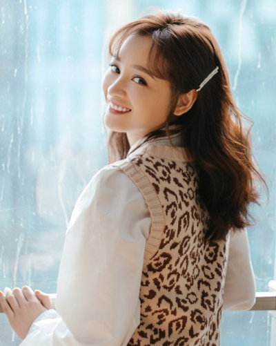 王一菲温婉迷人写真,优雅大气,高清图片