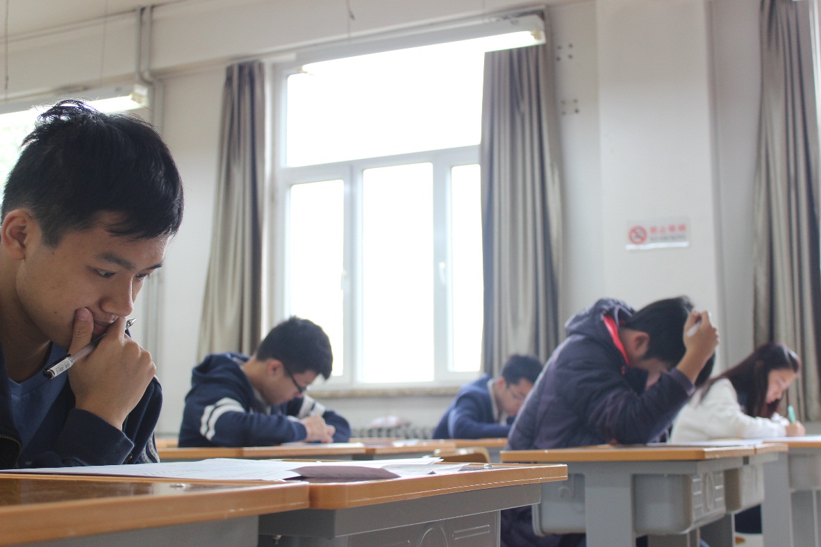 高校期末考试正在进行,盘点考场上奇葩操作,网友:忍不住笑了