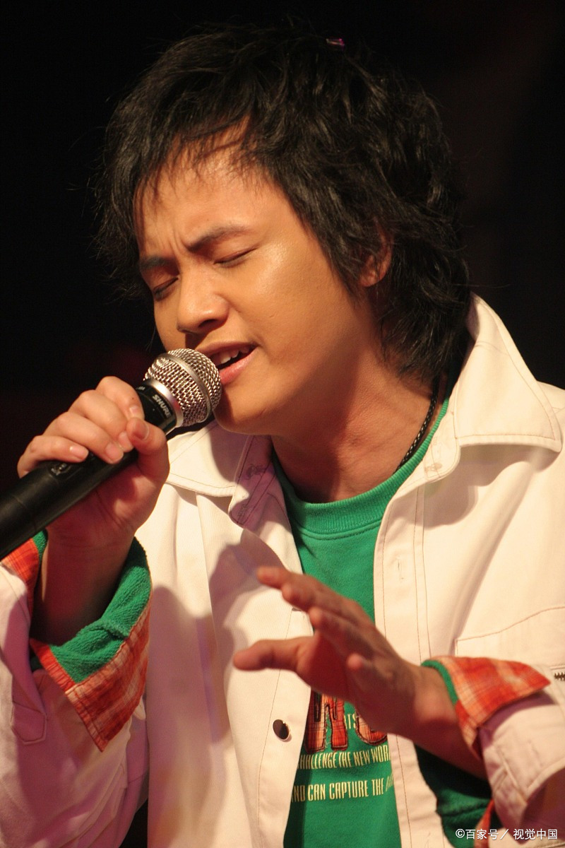 情歌王子郑源直播首秀强势回归