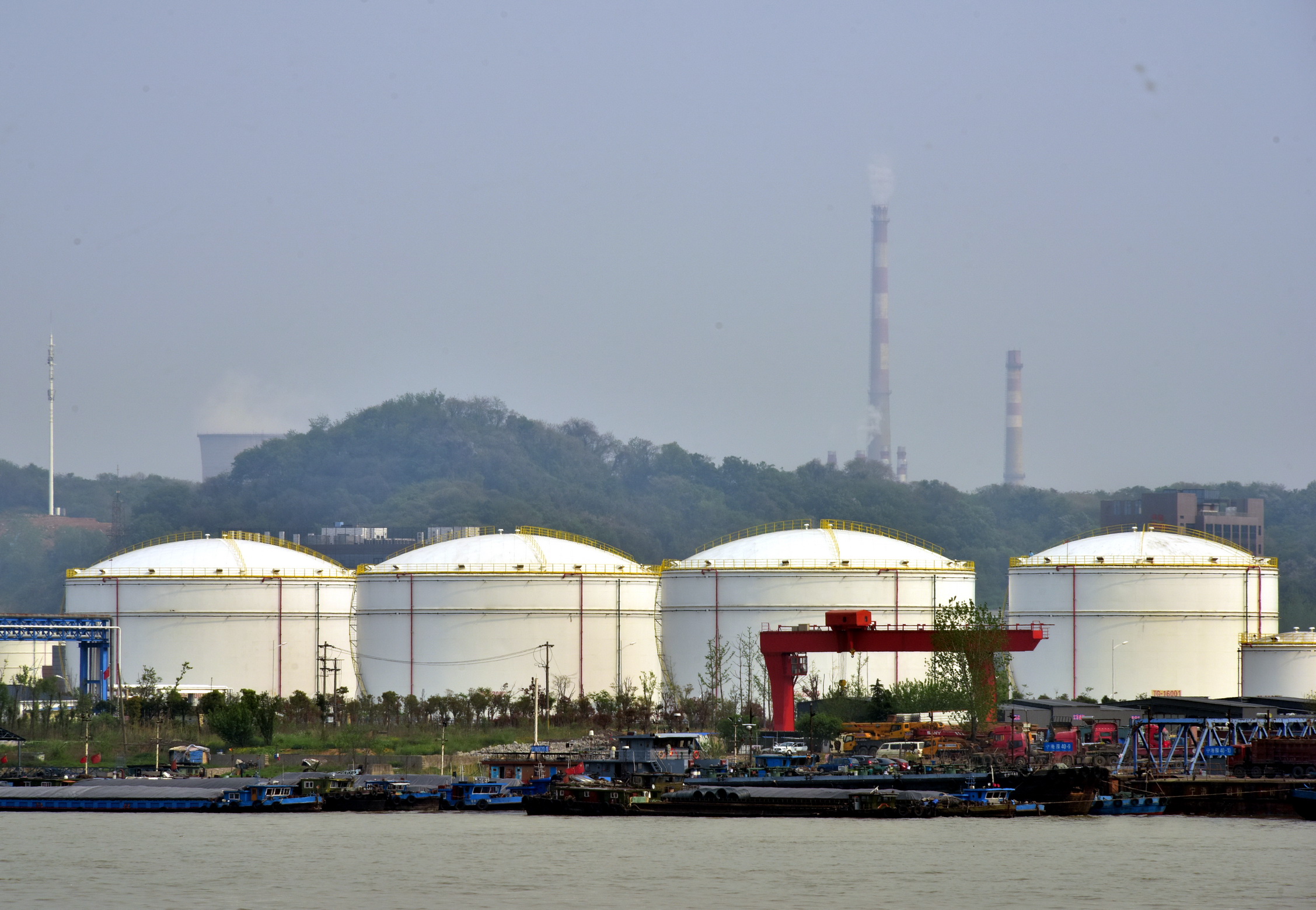 环保压力持续增大 江苏整治沿海化工园区下狠手