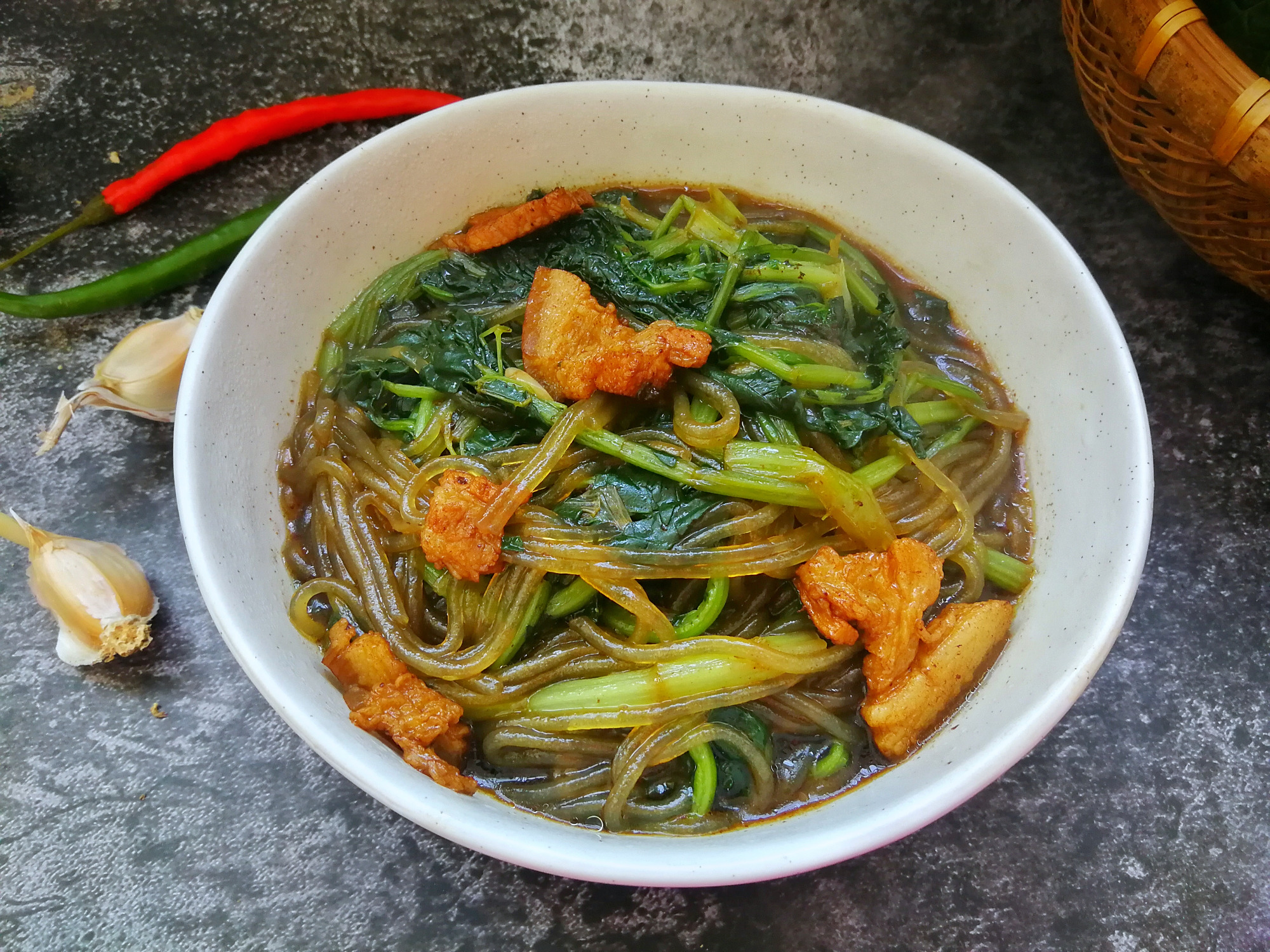 天冷了多吃炖菜,苔菜炖粉条最好吃的做法,粉条不黏不坨有秘诀