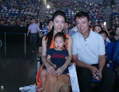 奥运冠军夫妇申雪和赵宏博现状:她已任高官,赵宏博已显沧桑!