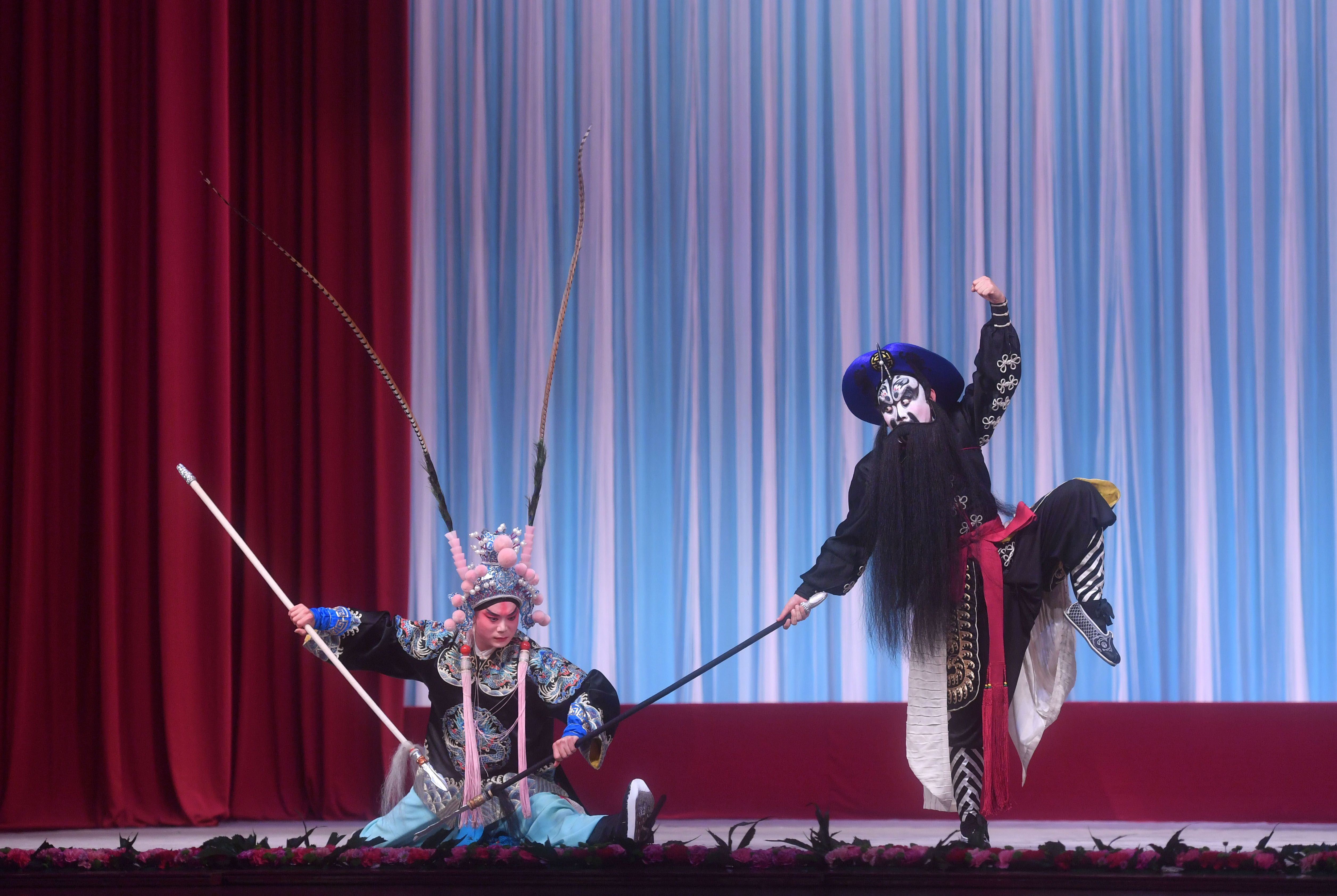 国家京剧院推出优秀武戏展演(1)