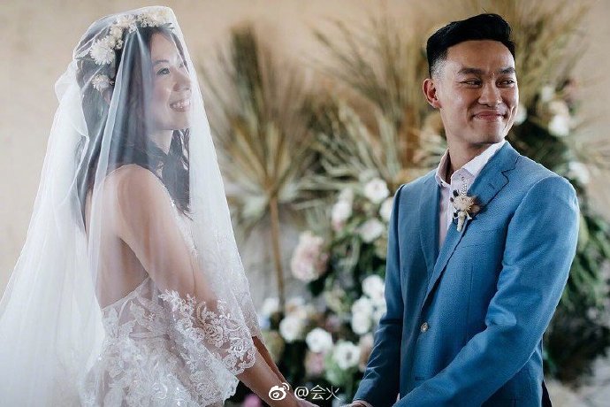 女子组合r&k 成员叶晴晴首晒结婚照 与圈外男友秘密结婚