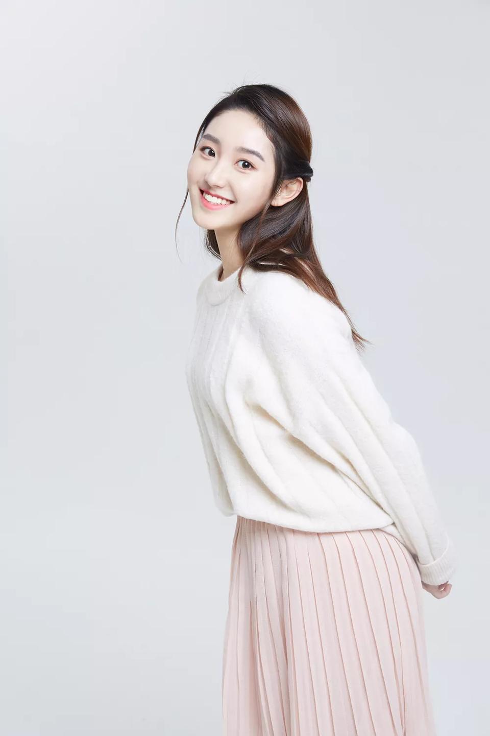 爱疯爱闹的西瓜妹严尚嘉美的像仙女一样!