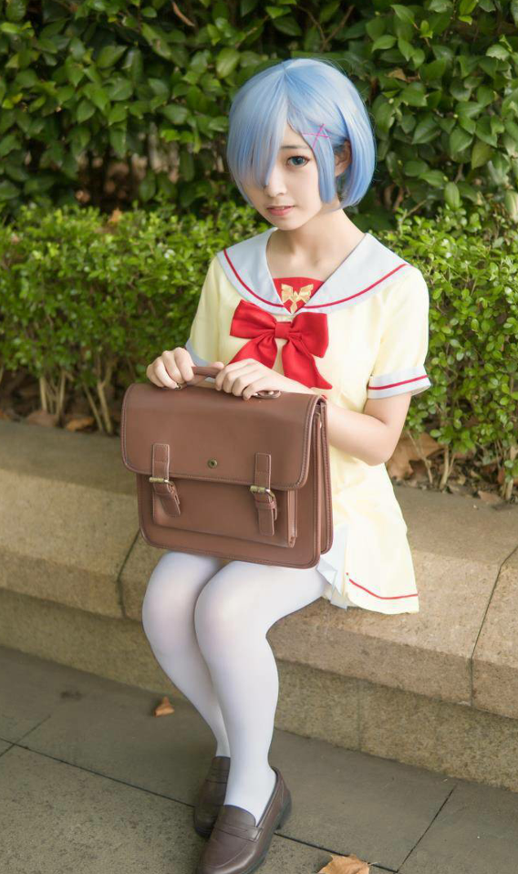 白丝jk制服美少女cos,真想和她一起学习!