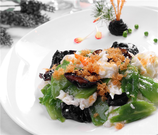 奶油扒鱼肚:此菜为"汴梁十二扒"之十,色泽柿黄,汁浓菜烂,是汴京传统