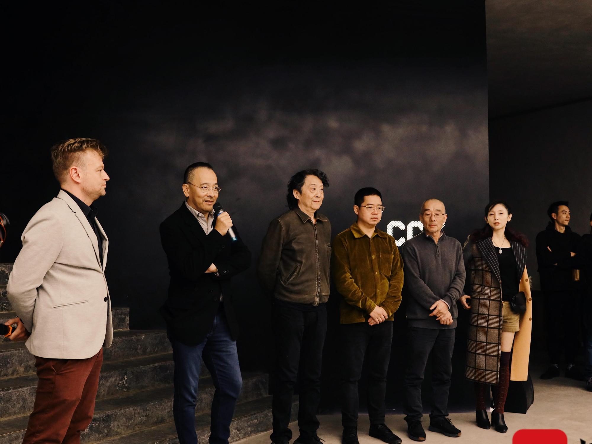 何多苓昆明办展 翟永明说他和卢梭在"隔空对话"
