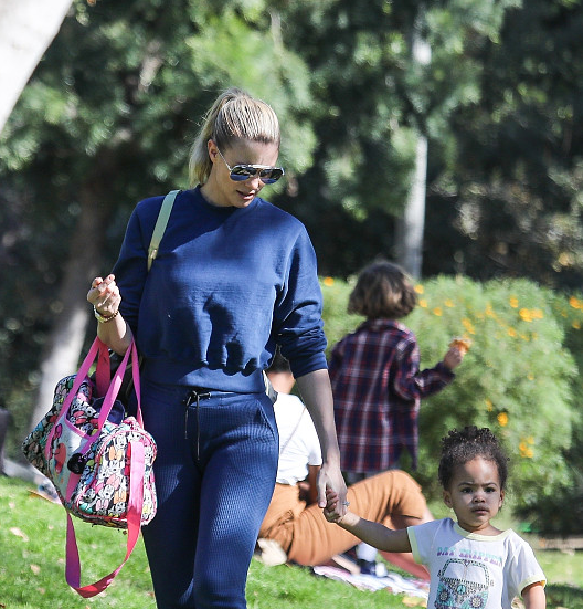 当地时间2019年1月27日,加利福尼亚,佩吉·布彻(paige butcher)和女儿