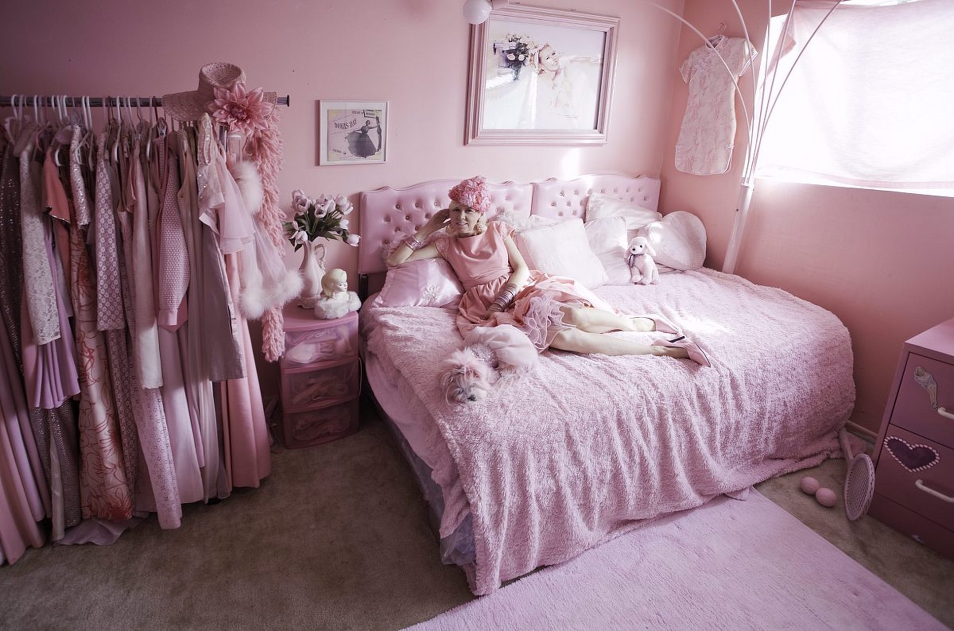 浪漫公主装修风格是一种充满少女心和梦幻感的家居设计风格.