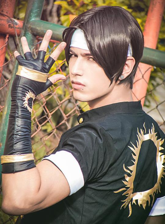 拳皇cos,网友:八神庵,带上水泥到村口集合,草剃京你也来!