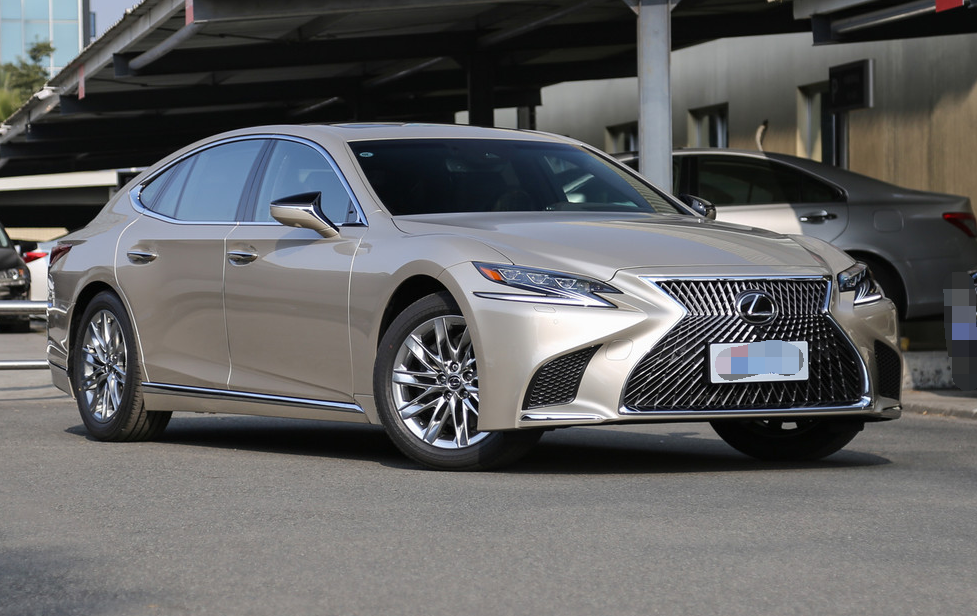 这车的颜值超级高,外观其实就是我喜欢它的原因,确