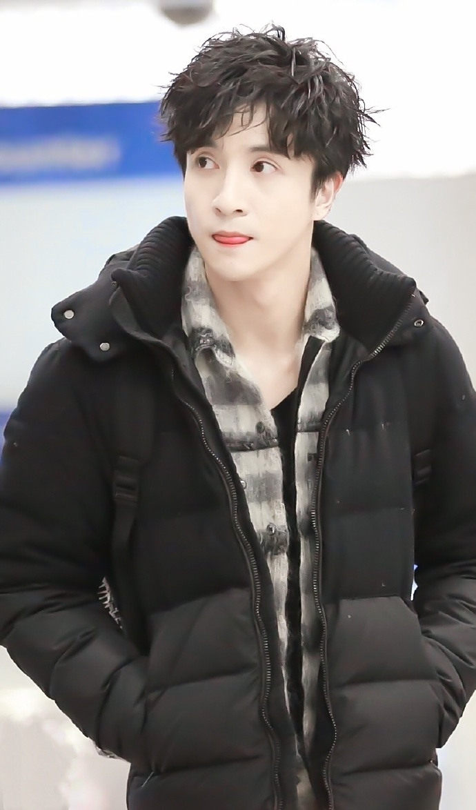 每日打卡# #薛之谦第十张专辑《尘》##薛之谦大学生来了#高清帅哥生 