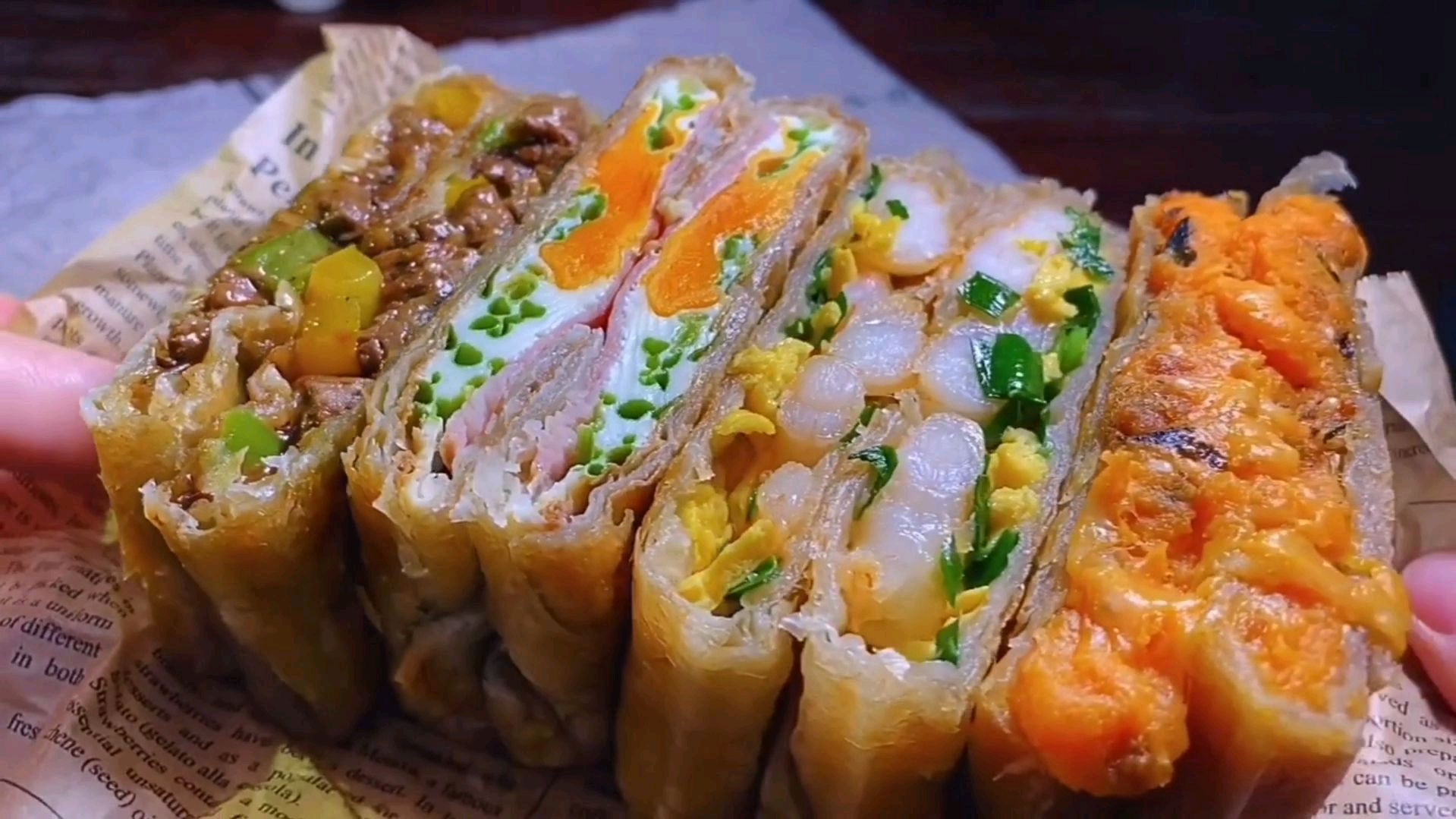 不用醒面,用速冻手抓饼就可以做肉馅饼,外皮酥脆掉渣,超解馋
