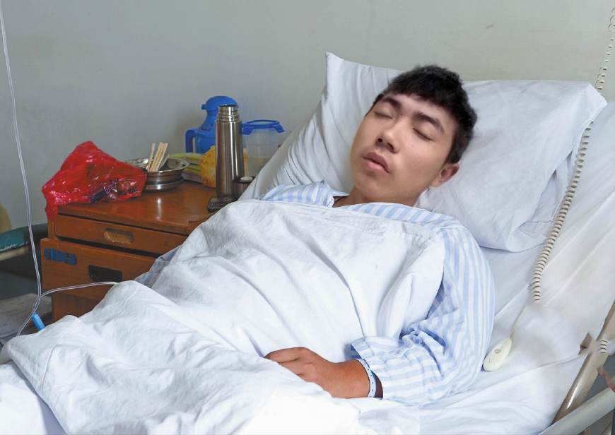 七年前,那个"卖肾"买手机的男孩,现在怎么样了?他后悔么