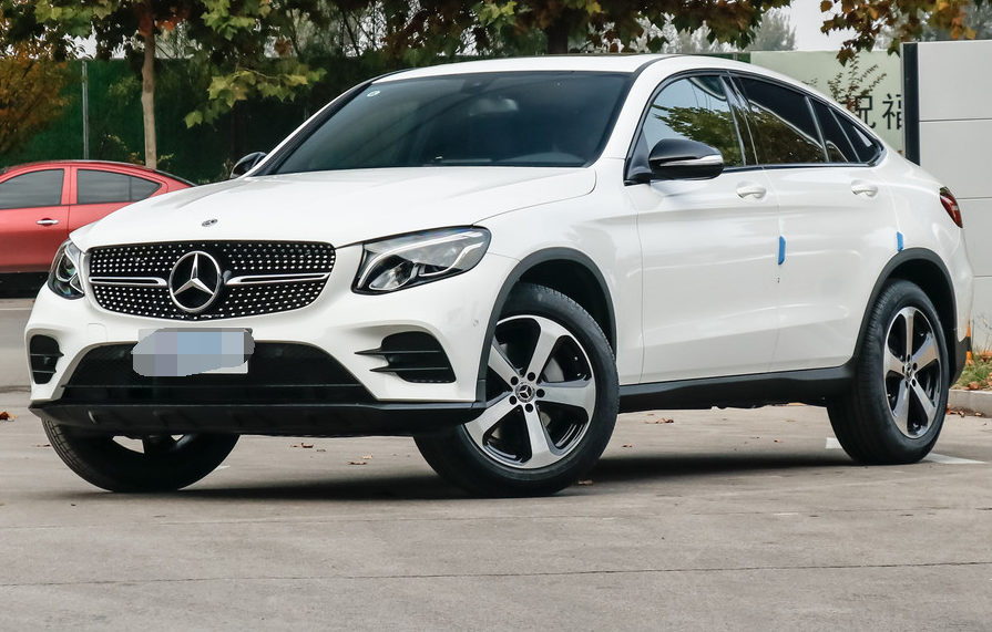 glc 200 4matic 轿跑suv外观的大气,大方,自是不必多说的,个性十足!
