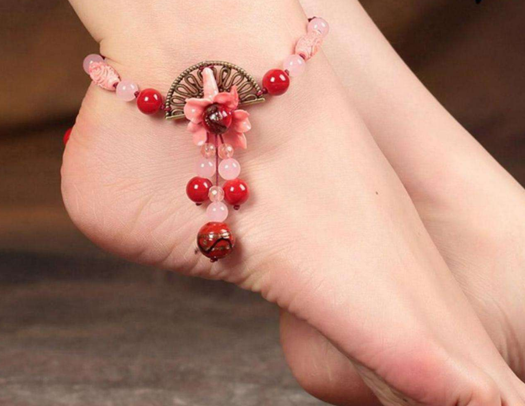 为什么古代青楼女子的脚腕上要特意绑根红绳?历史学者道出了玄机