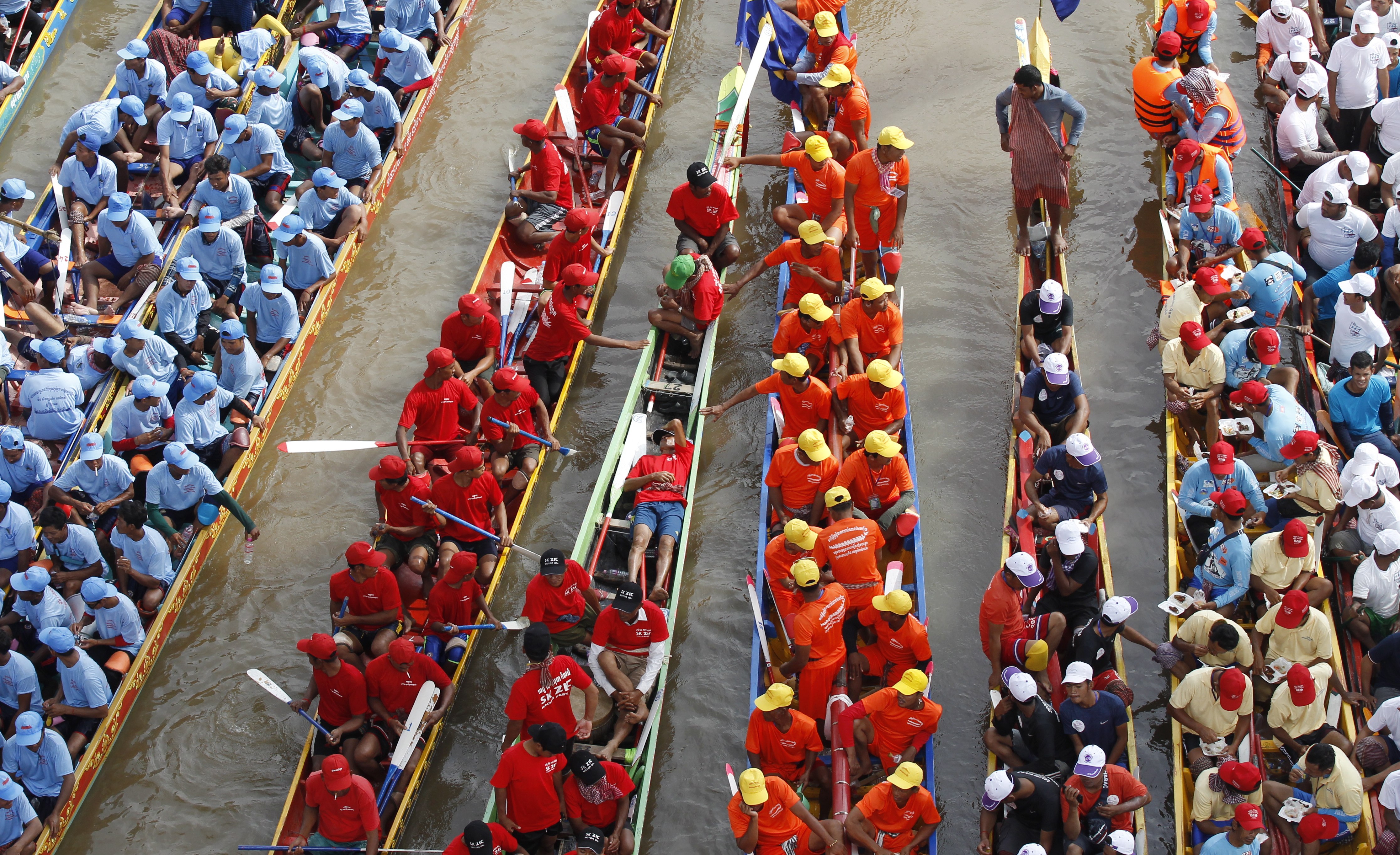柬埔寨民众庆祝送水节(4)