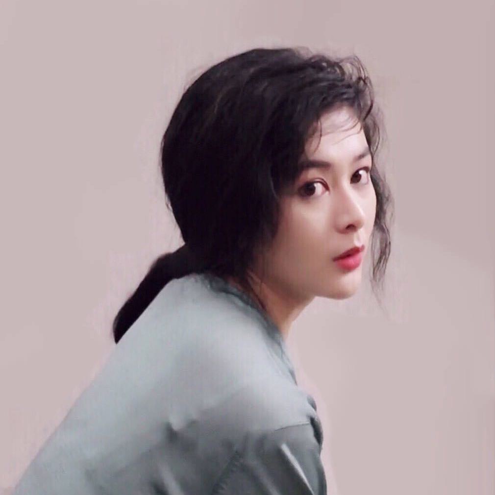 关之琳除了拥有无与伦比的美丽外表以外,她的身高和身材更是香港娱乐