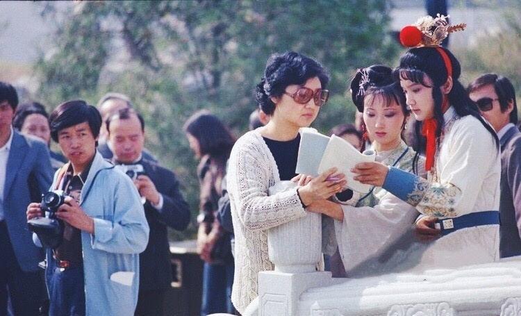 87版《红楼梦》幕后花絮照:秦可卿探春时装好美,林妹妹好可爱!